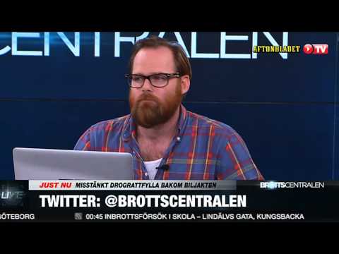 Bil voltar efter polisjakt