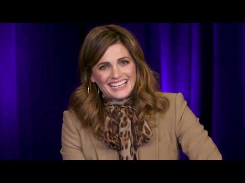 Reading tweets with Stana Katic