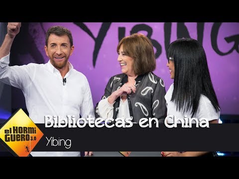 Yibing sorprende a Carmen Maura enseñándole las bibliotecas más maravillosas de china