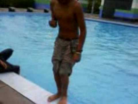 Saltos En La Piscina 2