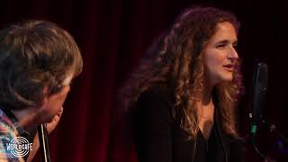 Béla Fleck & Abigail Washburn - "Take Me to Harlan" (Recorded Live for World Cafe)
