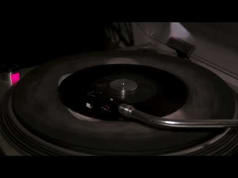 Elton John - DON'T LET THE SUN GO DOWN ON ME  (1974)