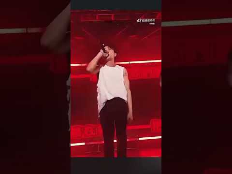 Tan Jianci 🔥stage performance with his best friend Fu Long Fei ( Jason Fu) in Fu’s birthday concert