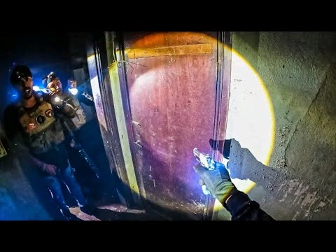 REAGINDO AO @renatogarciayoutuber ALGO MALIGNO QUER ATACAR ELE NA CASA DO POLTERGEIST - CAÇADORES DE LENDA