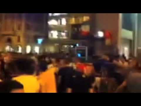 Festa in piazza per la vittoria dell’Italia