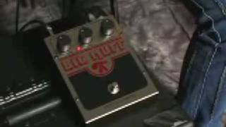 Video thumbnail for Electro Harmonix Big Muff Pi USA Pedal by Gear4music Guitars
