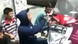 Download lagu Emak Emak Barbar Penakhluk Anak Jaman Now mp3 Download lagu Emak Emak Barbar Penakhluk Anak Jaman Now mp3