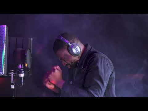 Collins the machine ( uno mwaka 