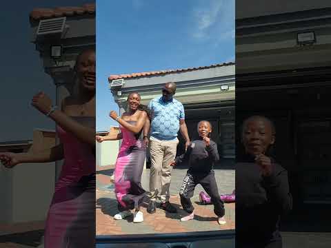 not their dad watching them dance 😭@boikarabelo_01 @tk.ngcobo #amapianowave #amapianodancechallenge
