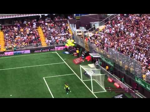 "Clásico semifinal/ Para ser campeón...Ultra Morada" Barra: Ultra Morada &bull; Club: Saprissa