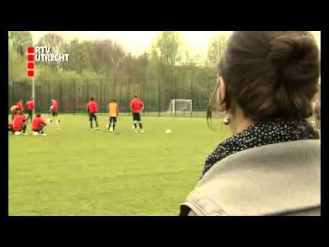 FC Utrecht-spelers praten met drugsverslaafden.flv