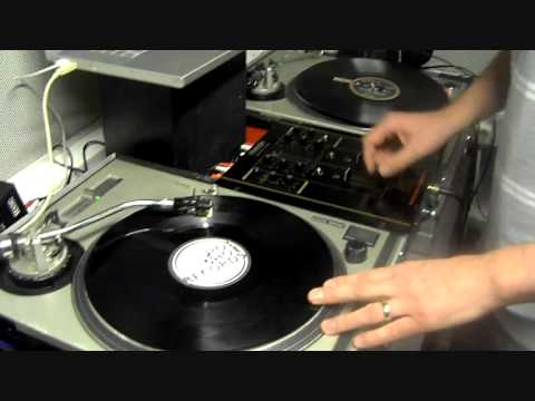 PREVEIW OF TRAXX FEAT TINY SKITZ LINK UP 2009