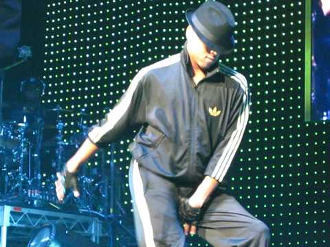 Chris Brown Live Moonwalking - Sydney 7/11/08