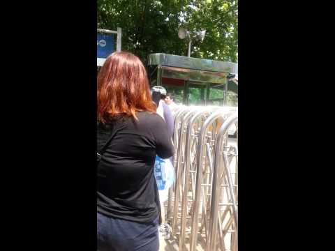 130726 Sunggyu ran into kbs