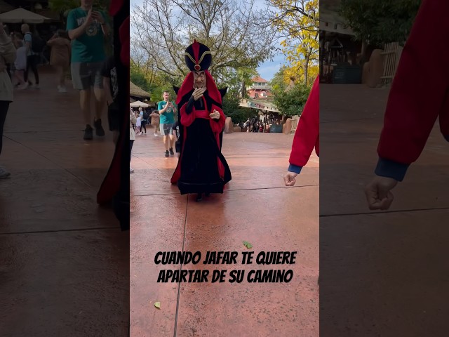 Vídeo relacionado con Disney Aladdin Return Of Jafar Collage Portrait Camiseta