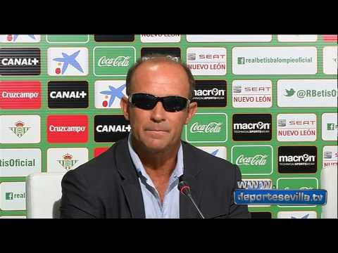 Calderón: "Ha sido un honor entrenar al Betis"