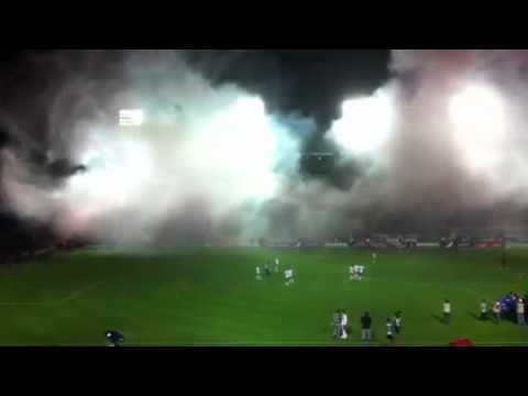 "ASI SE RECIBE A UN PENTACAMPEON!!!" Barra: La Banda del Rojo • Club: Municipal