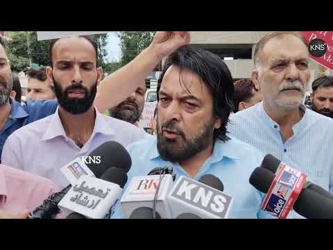 Civil society members of Handwara-Langate staged a peaceful protest against the relocation of GMC Handwara.