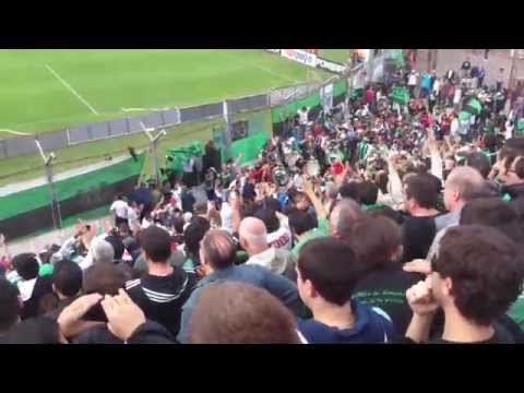 "Esta banda esta loca es por eso que va a todos lados. Nueva Chicago Vs Fénix" Barra: Los Pibes de Chicago &bull; Club: Nueva Chicago