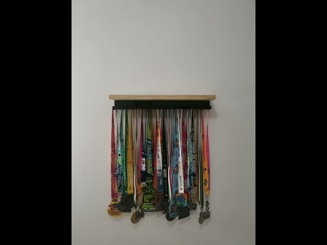 Vídeo relacionado con xulisimo Pack medallas Personalizada de Madera Natural y metacrilato con Nombre, Detalle Original para Fin de Curso y graduación, Regalo Personalizado para Alumnos, Futbol