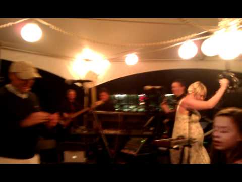 La Bamba - wild wedding with crazy cousins