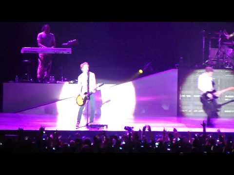 HD Party Girl - McFly LIVE @ Wembley Arena, 1.4.11