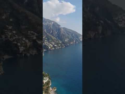 Positano: lavori di sistemazione alla spiaggia sottostante l'Hotel San Pietro