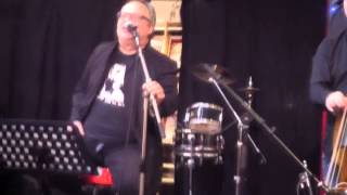 Varför sitter gamla kärringar med hatten på? Mora kulturhus 2013