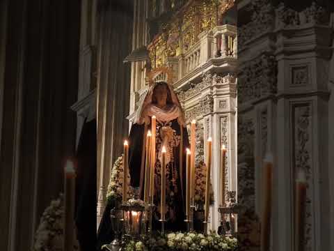 Ntra Sra de la Soledad en la Catedral de #salamanca #semanasanta #tradiciones #sabadosanto