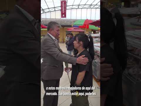 Gobernacion Carchi homenajeó a las madrecitas de Plaza Central de Tulcán por su esfuerzo.