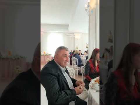 Cioran Viorel impreunä cu Fr Dorin Și Zoro.La  Nuntä la Berchisesti.