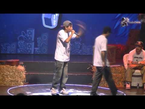 Nahue MC vs Dozer - 1ra ronda Batalla de los Gallos Red Bull 2013 Argentina - Radio Doble HH
