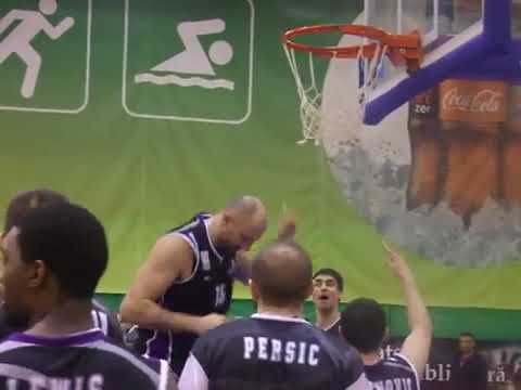 BC Timișoara, câștigătoarea Cupei României, 2015. Bogdan Popescu taie plasa coșului