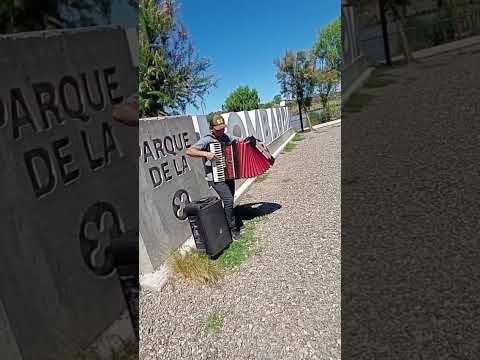 Leandro Acordeon en Tupungato Pcia de Mendoza , lugar donde lleva su Apellido Lombardia 👍 