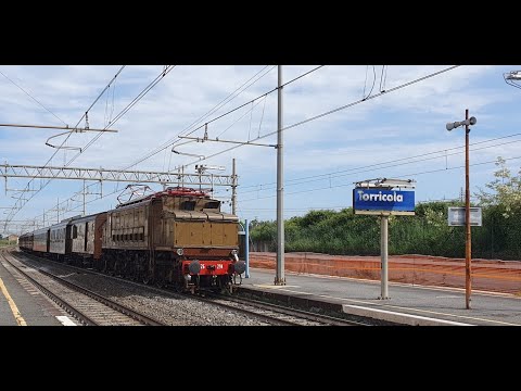 Il treno storico del Razionalismo in transito a Torricola con la E626 294