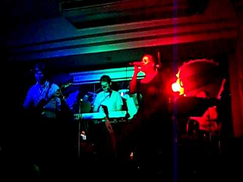 Dos Historias Iguales - Laura Pausini