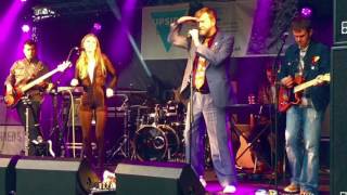 BMX Bandits - I Wanna Fall in Love live at Upside Doon June 2017