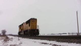 preview picture of video 'UP 4594 West, Light Power Move near Maple Park, Illinois on 12-19-09'