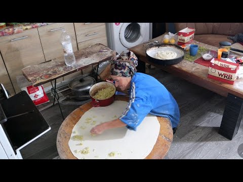 Dok Rukija pravi pitu Ibrahim i Salih kreče kucu 