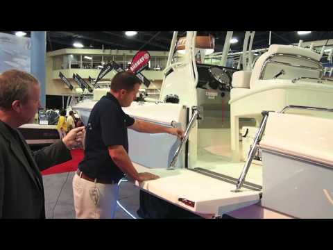 2014 Miami Boat Show - Boston Whaler 270 Dauntless