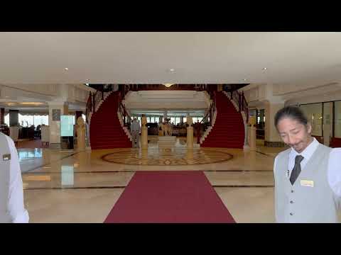 Experience the Grand Hotel Excelsior: Rooms, Amenities, and Relaxation