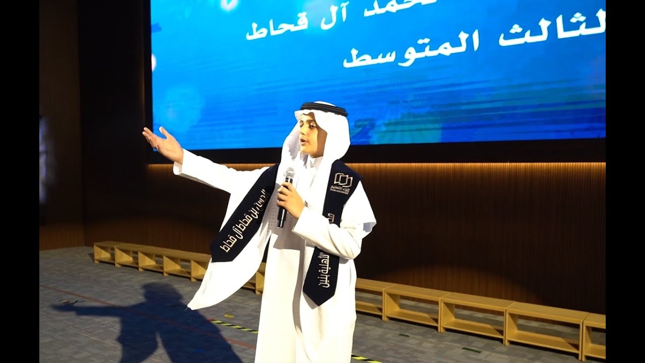 إلى الآباء سند الرحلة وأمان الطريق حتى وصلنا إلى منصة التخرج.