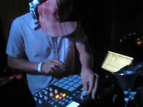 Free the Robots feat. Phil Nisco Live at The Low End Theory (2007)