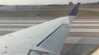 preview picture of video 'Delta Connection CRJ-200 N953SW takeoff from KTVC'