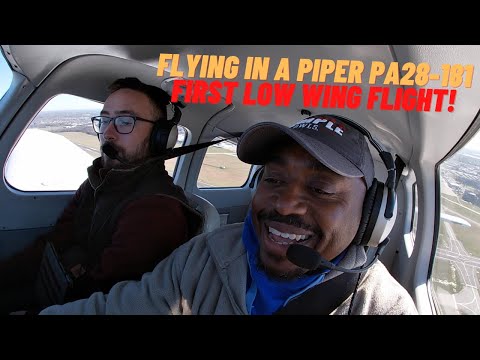 Flying a Piper PA 28 181 Low Wing!  #airplane