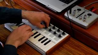 Video thumbnail for Worlde Mini USB MIDI Controller Alesis iO2 Express Superteclados.com by Superteclados