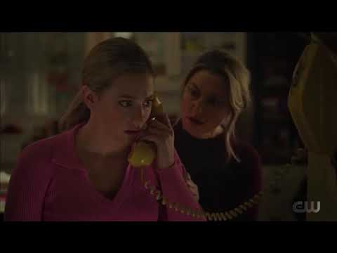 Riverdale 5x08 Betty and Alice had phone call form Polly she in danger. They drive and found blood.