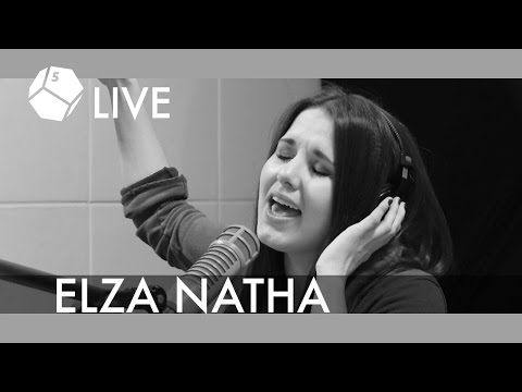 Elza Rozentāle Natha - Acis veras, aizveras / live @pieci.lv