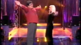 RAFFAELLA CARRÁ - Enseñando a bailar el &quot;Tuca-Tuca&quot; a Flo y David Bisbal
