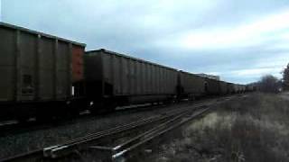 preview picture of video 'BNSF Coal Empties with Huge Power Lash Up Rumbling through Aitkin'